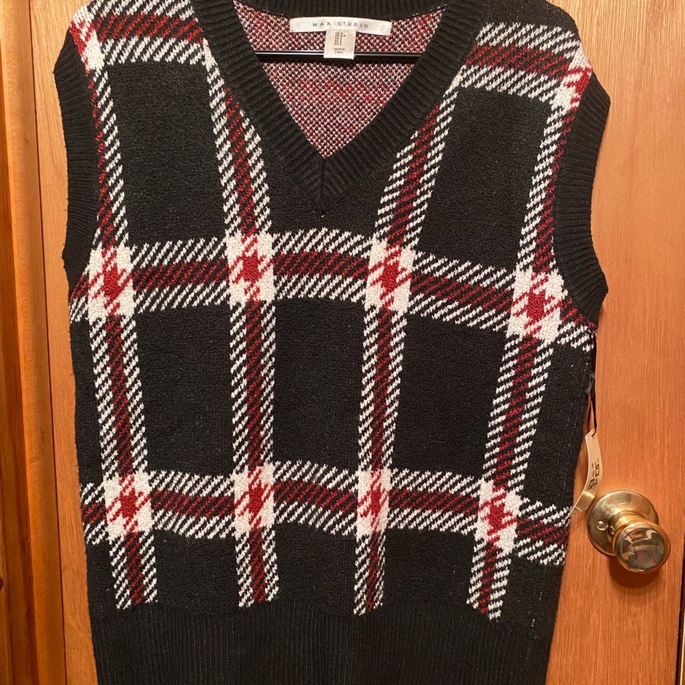 Max Studio black/red oversized v-neck soft plaid over vest preppy size: Small